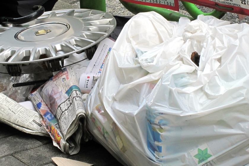 違反ゴミの捨てられている風景