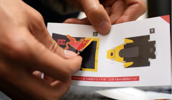 ペーパークラフト組み立て