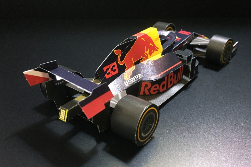 細部までリアルに再現したペーパークラフト