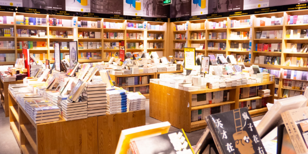 出版物の販売手法は「一度に大量に出版本を印刷　→　返品条件付きの委託販売」が主流