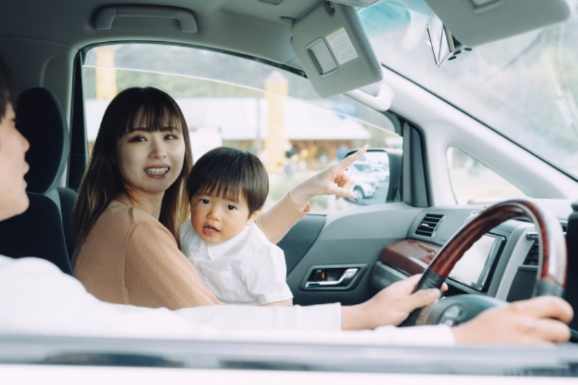 お店に向かおうとするファミリー