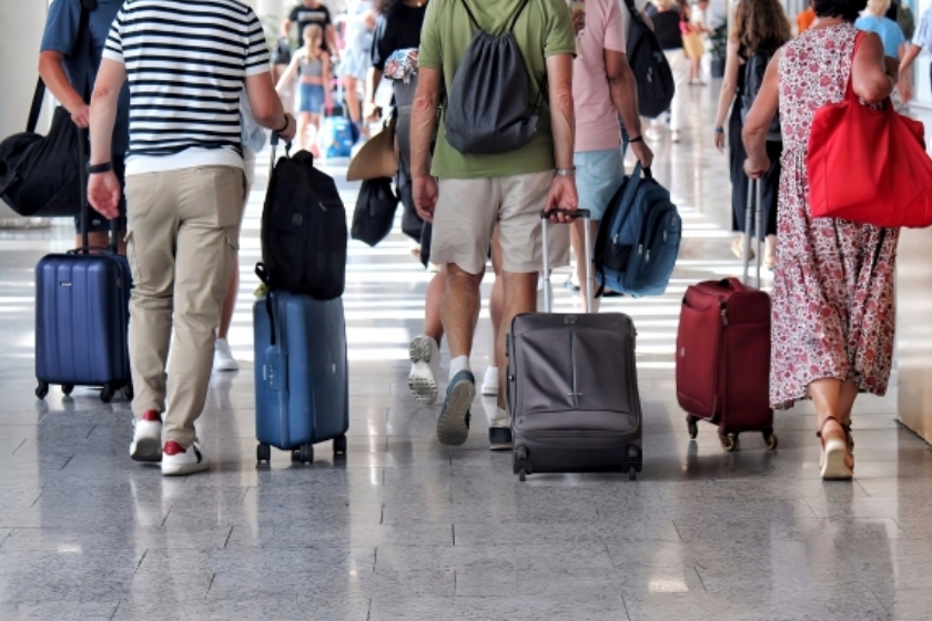 空港の旅行客
