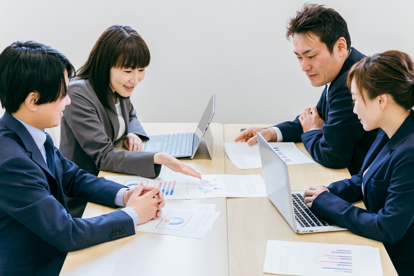 商談が盛り上がる様子