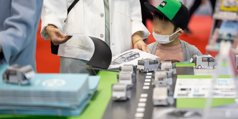 魔法のペーパークラフトをカタログと組み合わせれば、新製品・新商品のPRにピッタリな広報ツールに