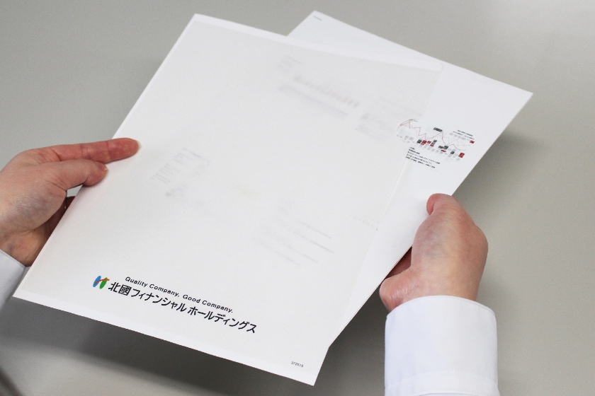 半透明で、入れた資料がうっすらと確認できる