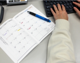 冊子を開いたまま作業しやすい