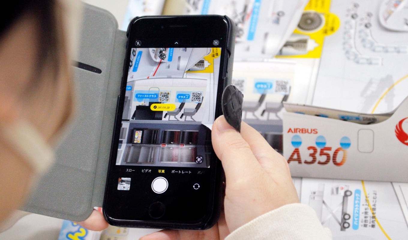 デジタルと印刷を組み合わせた販促施策の中でも、QRコードの活用は非常に一般的かつ効果的です。