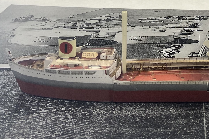 リアルに船体を再現したジオラマは、お客様に好評