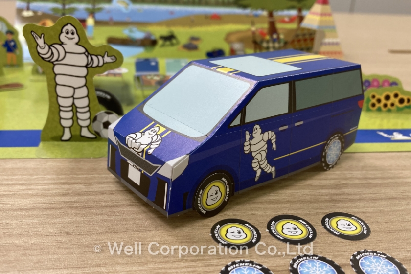 ミシュランといえばタイヤ。タイヤを使用する車もクラフトで再現