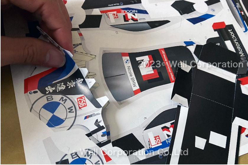 シールパーツを剥がす