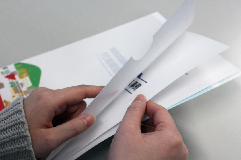 内容が透けて見え、PP製クリアファイルと同じ用に書類の保管などに使用できる