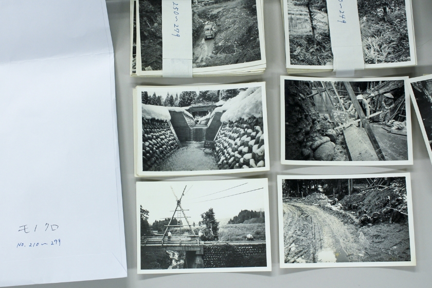 シールラリーを楽しむ親子たち