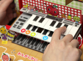 習い事教室への興味が湧く！子供が夢中のシールブックとは？